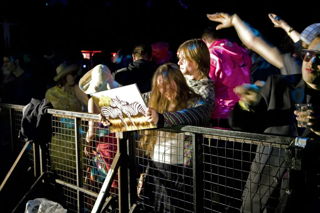 Bloc Weekend 2008 — documentary, event and music photograph in Hemsby-on-Sea, Norfolk, UK, frame 132 of 151.